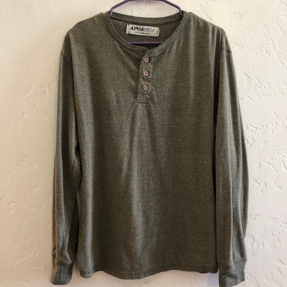Alpha Beta Men's pullover, size medium